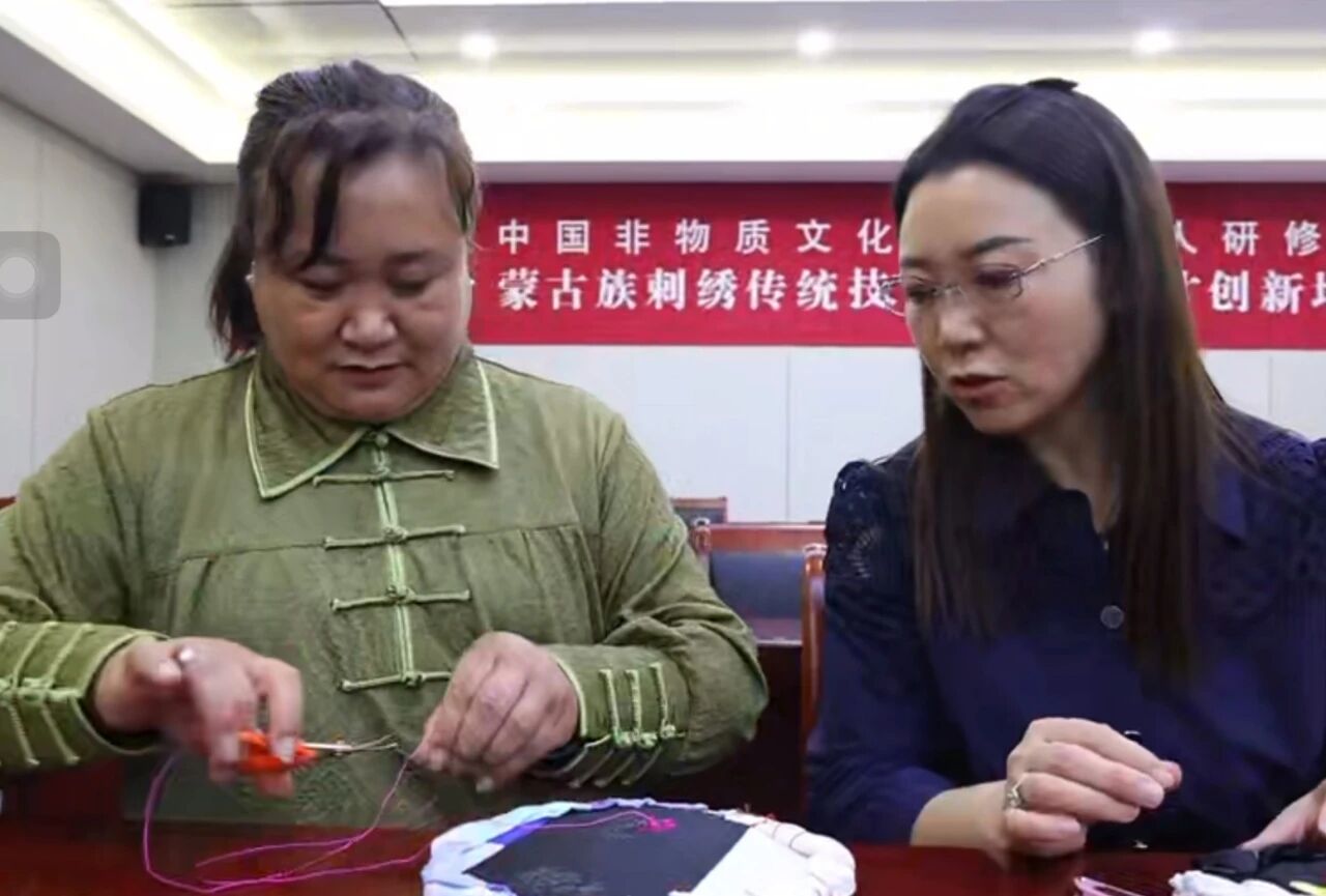 44a5945f4c4e41a8b534f90d7940b30c.jpg 微信图片_2025-11-01_210102_330.jpg