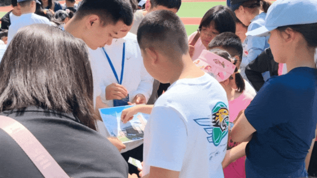 b667506425734d56993ae7bcd1ec3710.gif
