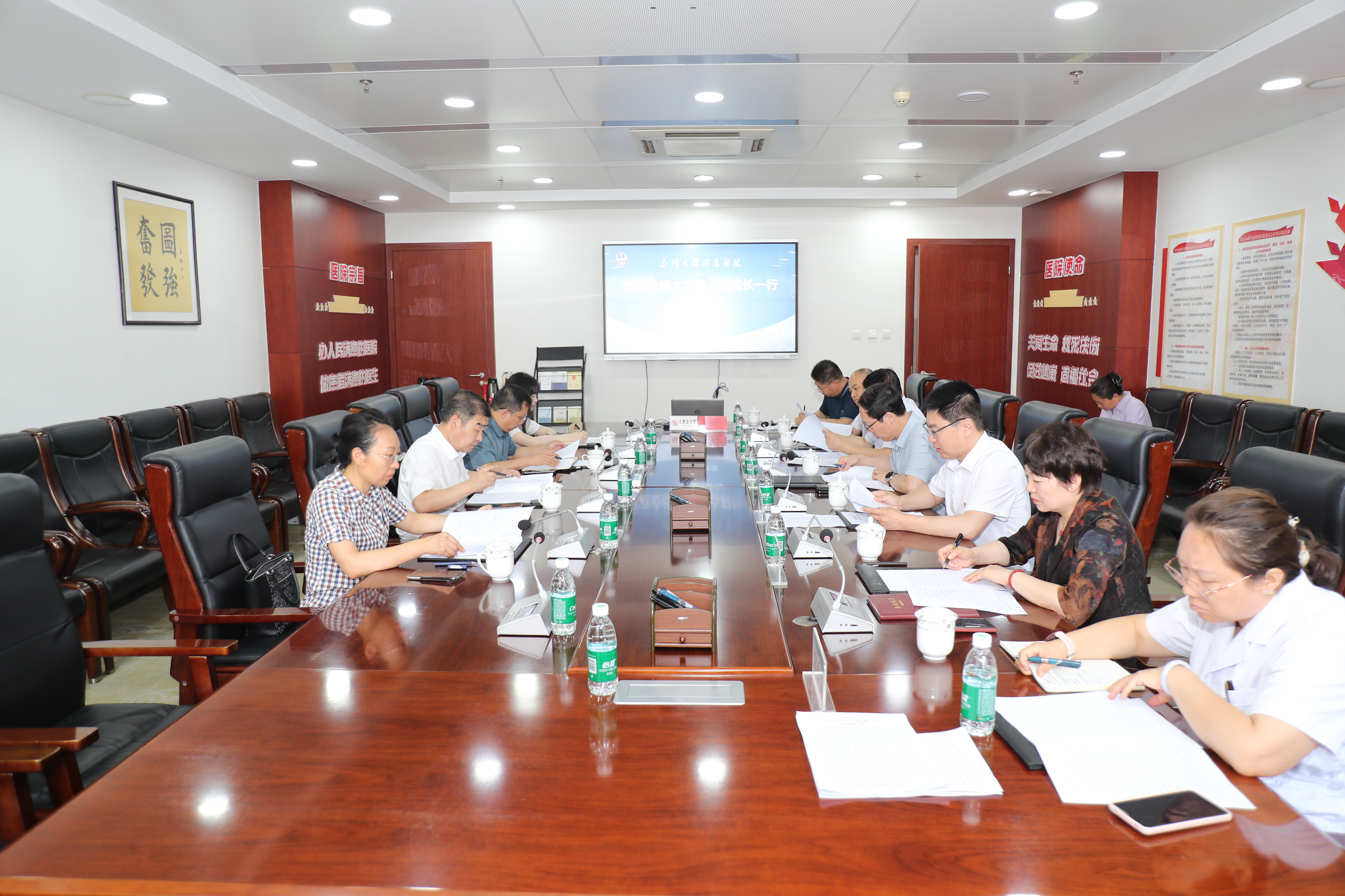 杨占君副校长带队到两所附属医院开展专项调研