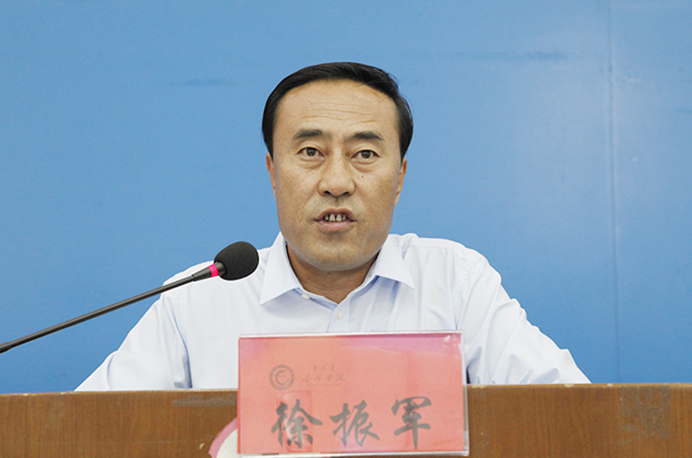9ec50dd8fb514157a231ab2bae2dd532.jpg 徐校长.jpg